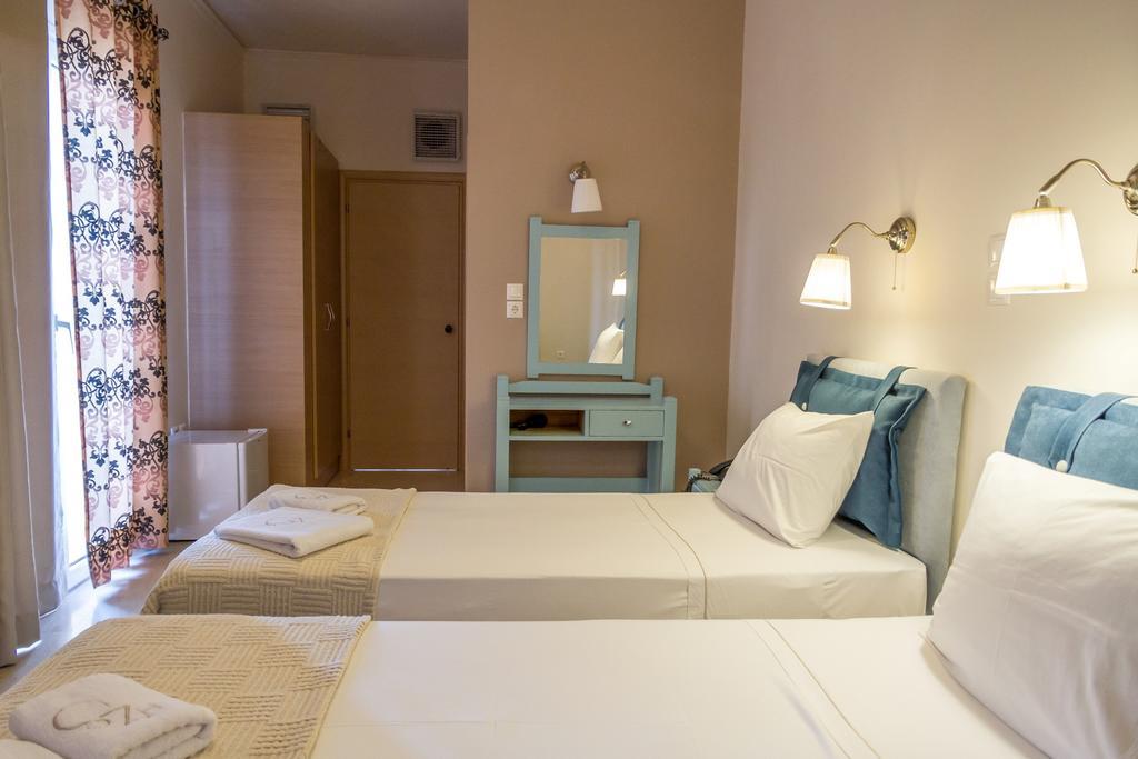 מלון Zorbas Santorini 3*