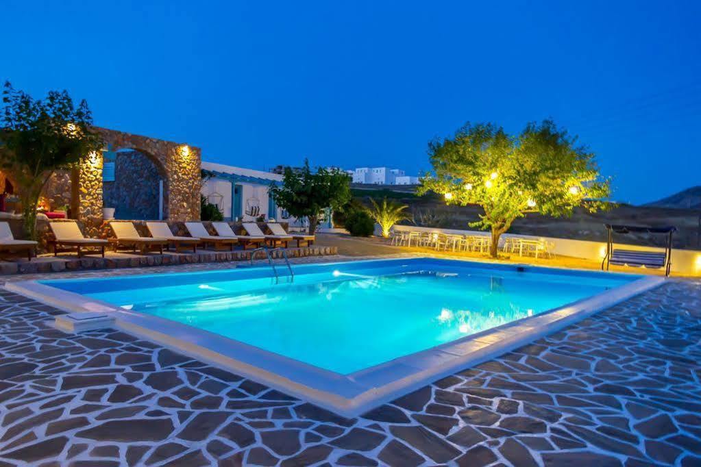 Zorbas Santorini מלון Pýrgos