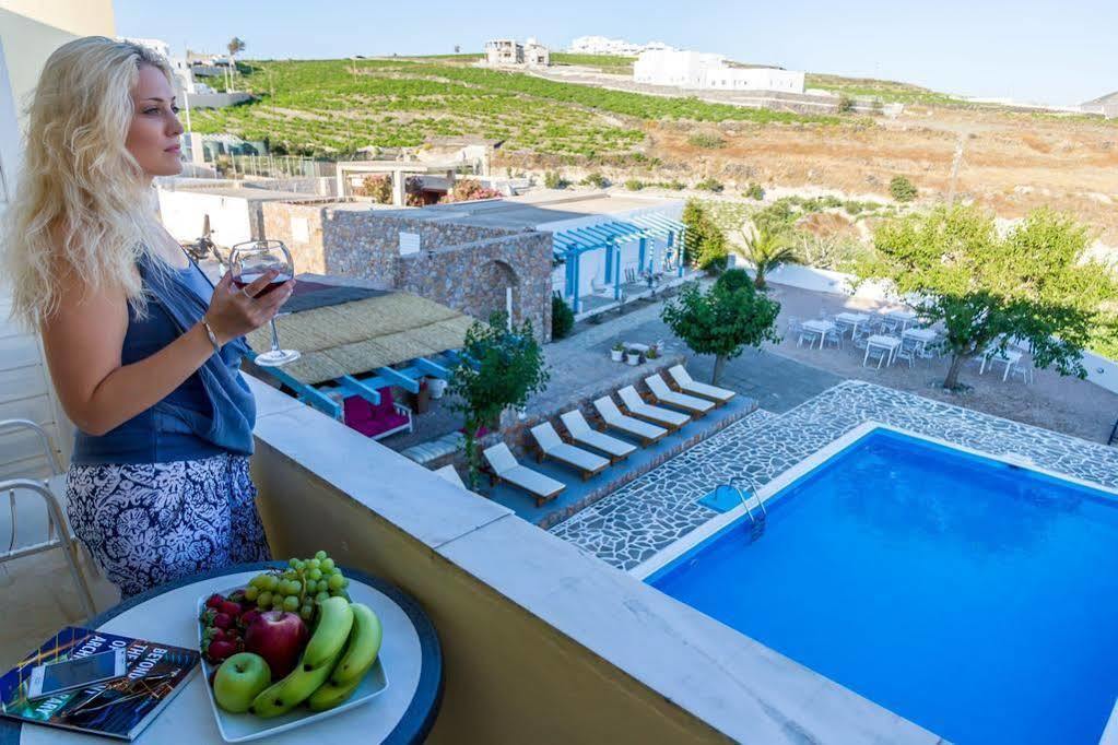 מלון Zorbas Santorini 3*